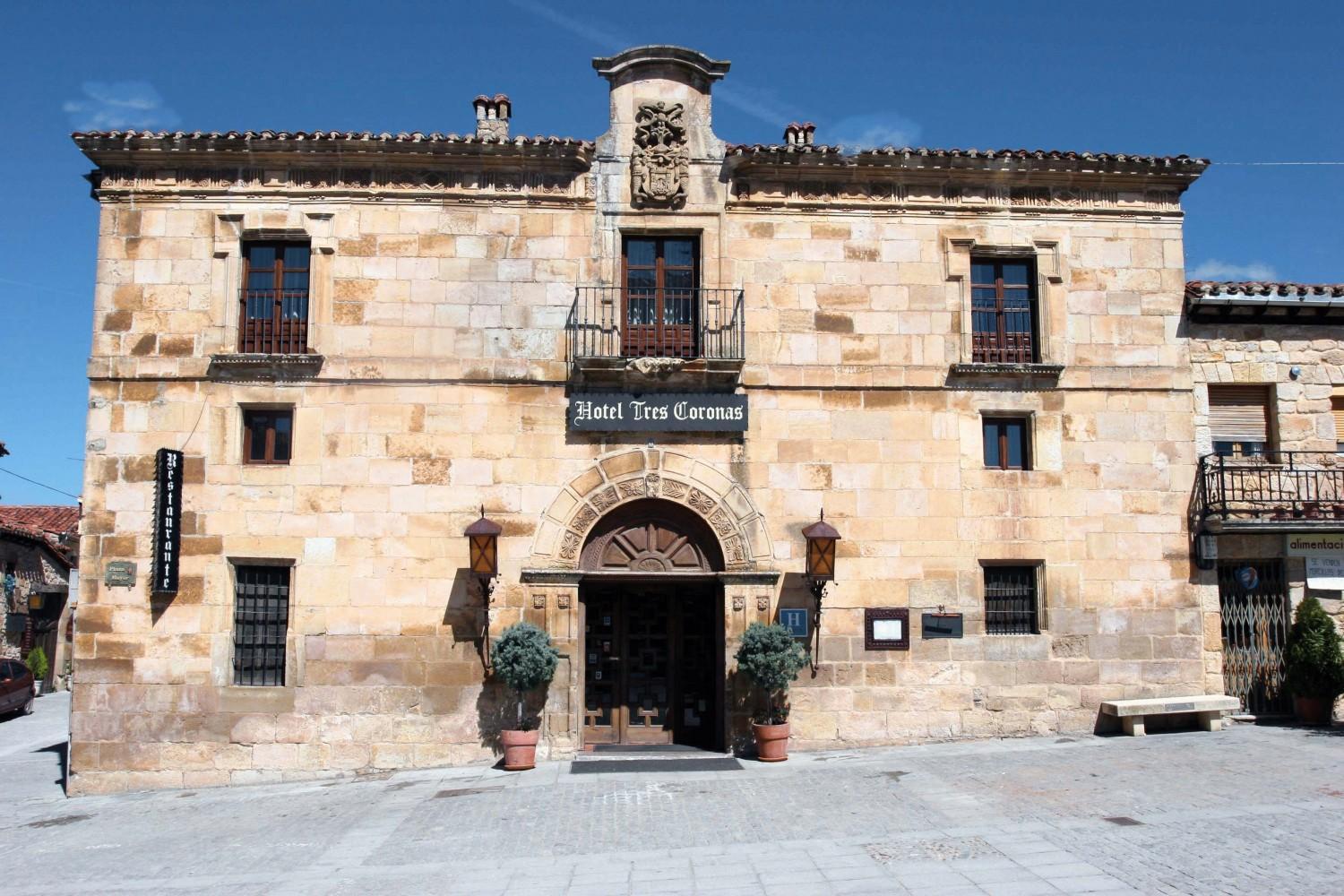 Hotel Tres Coronas De Silos ซานโตโดมิงโก เด ซีลอส ภายนอก รูปภาพ