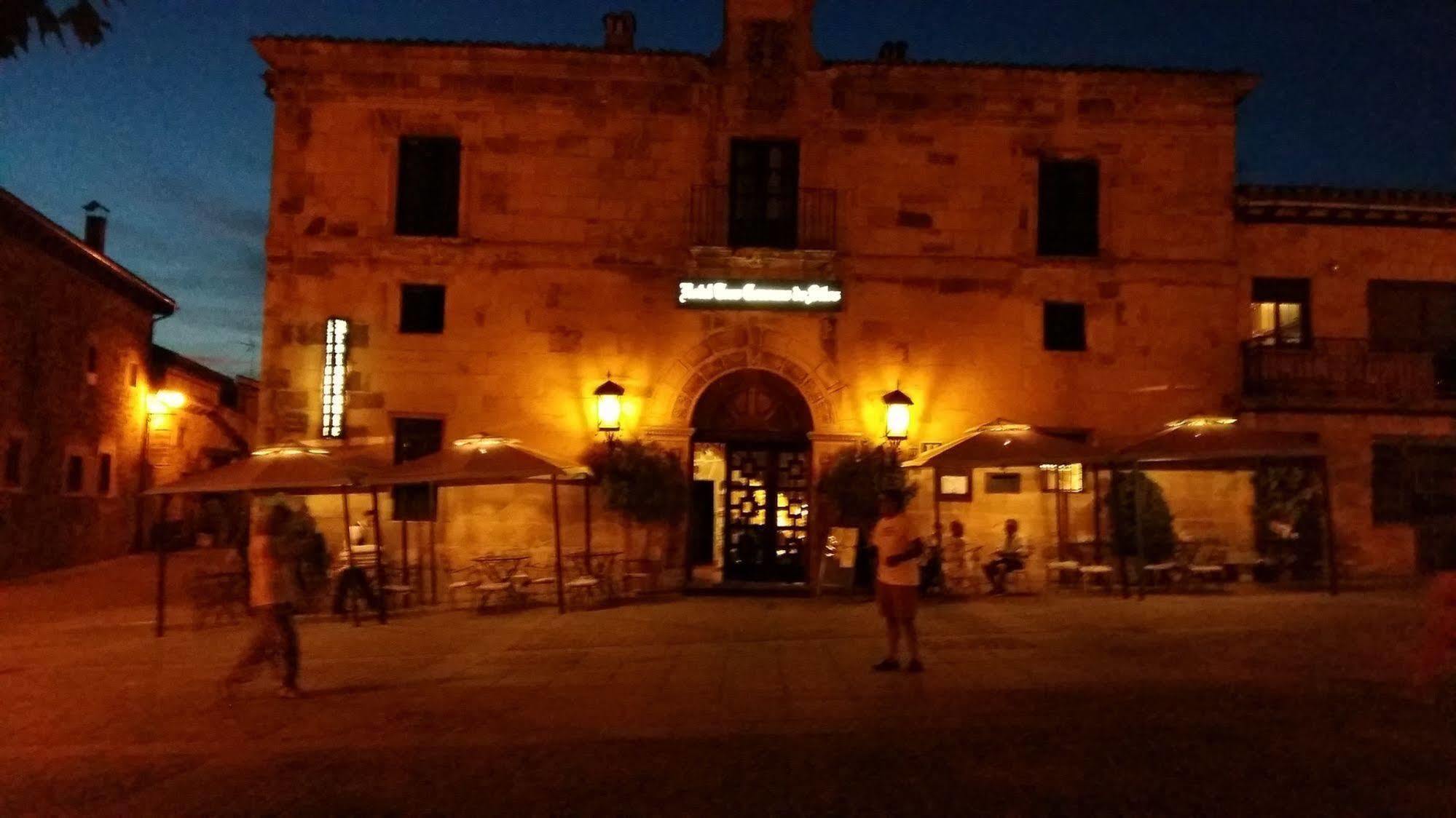 Hotel Tres Coronas De Silos ซานโตโดมิงโก เด ซีลอส ภายนอก รูปภาพ