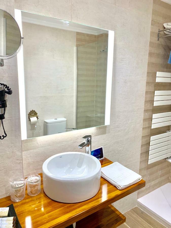 Hotel Tres Coronas De Silos ซานโตโดมิงโก เด ซีลอส ภายนอก รูปภาพ