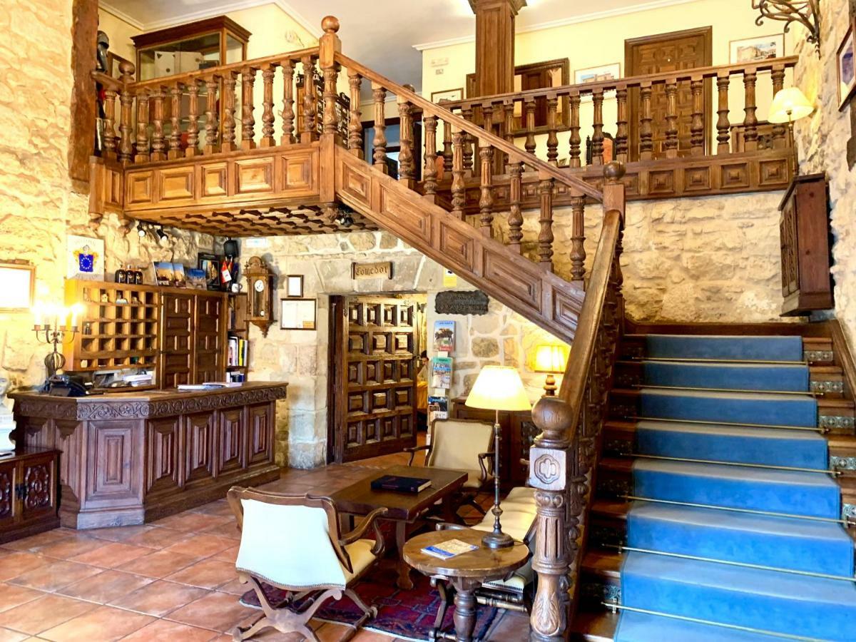 Hotel Tres Coronas De Silos ซานโตโดมิงโก เด ซีลอส ภายนอก รูปภาพ