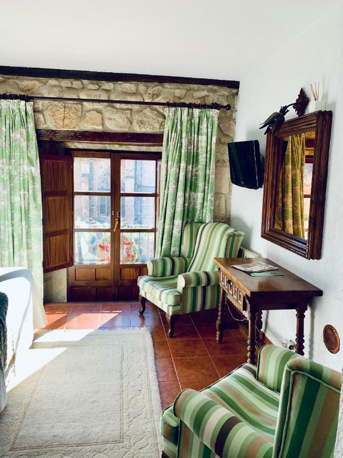 Hotel Tres Coronas De Silos ซานโตโดมิงโก เด ซีลอส ภายนอก รูปภาพ