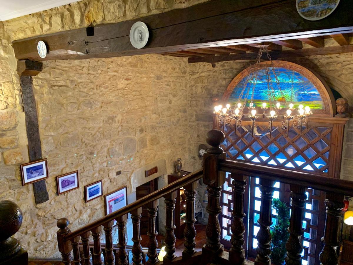 Hotel Tres Coronas De Silos ซานโตโดมิงโก เด ซีลอส ภายนอก รูปภาพ